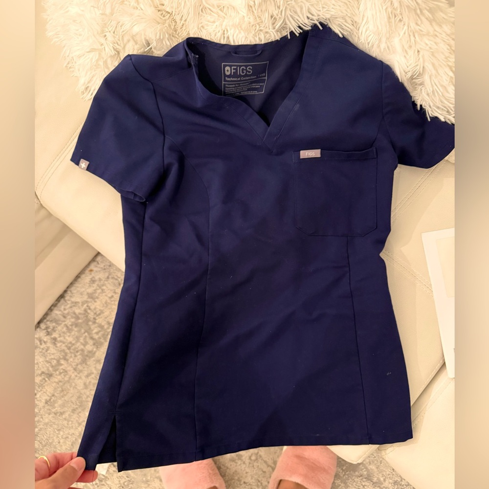 FIGS women’s Navy Slim Catarina - One-Pocket Scrub Top - XXS